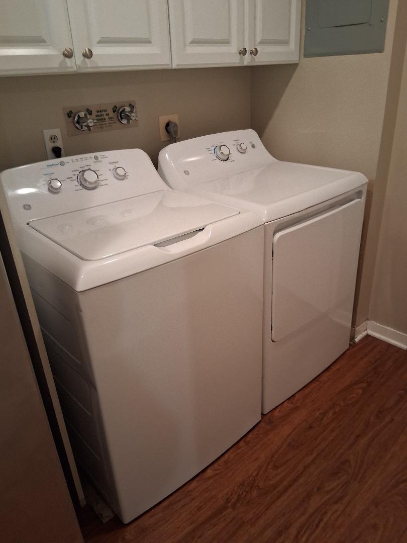 Full Size Units - 5 Stonehenge Cir