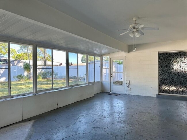 Building Photo - 2483 66th Terrace S