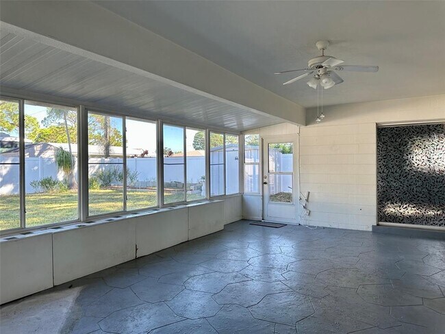 Building Photo - 2483 66th Terrace S