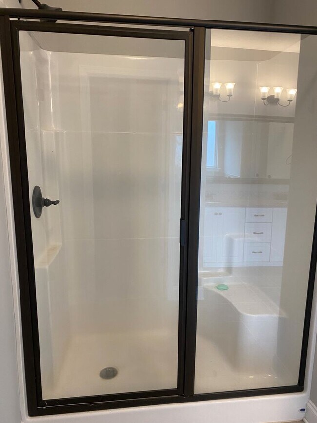 Building Photo - Spacious 5-Bedroom Home with Open Foyer - Move-In Ready! **Close to Fort Gordon, Hospitals, and I...