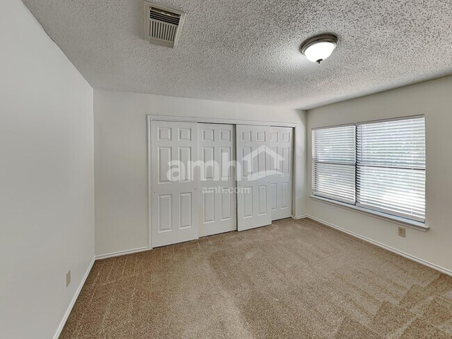 Building Photo - 2817 Lotus Park