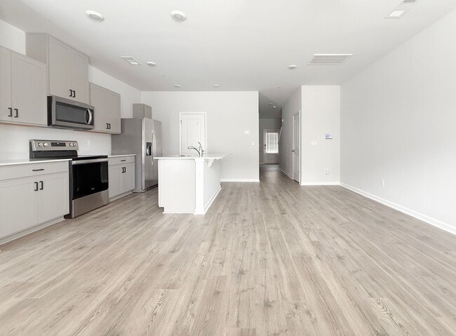 Building Photo - Newly Built 3 Bedroom Home - Baxter