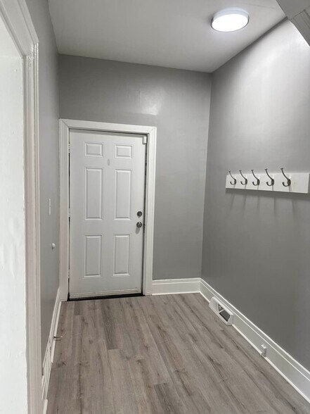 Entry - 109 Unger Ave