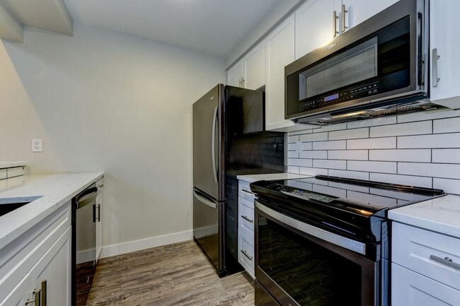 Building Photo - PRICE DROP! + MOVE IN SPECIAL!! 2 Bedroom Condo in Great Location with Pool and Underground Parking!