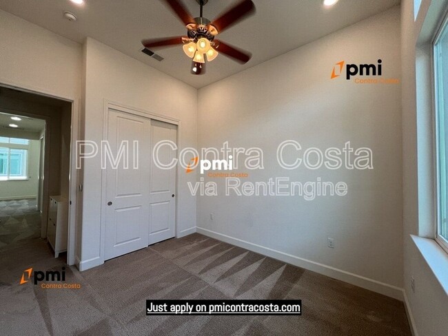 Building Photo - 5217 S Esprit Loop