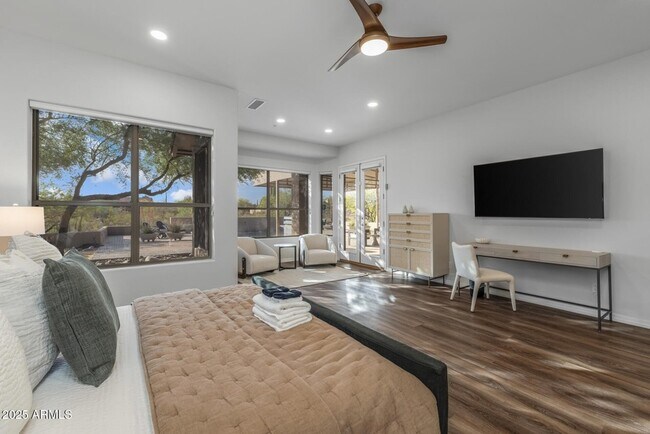 Building Photo - 7474 E Red Bird Rd