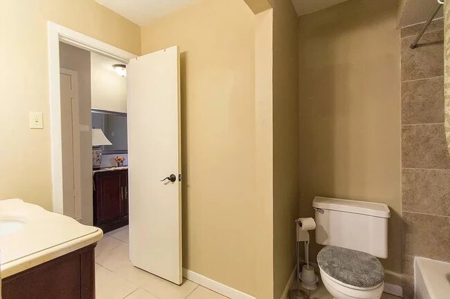 Guest bath - 3508 Grande Bulevar