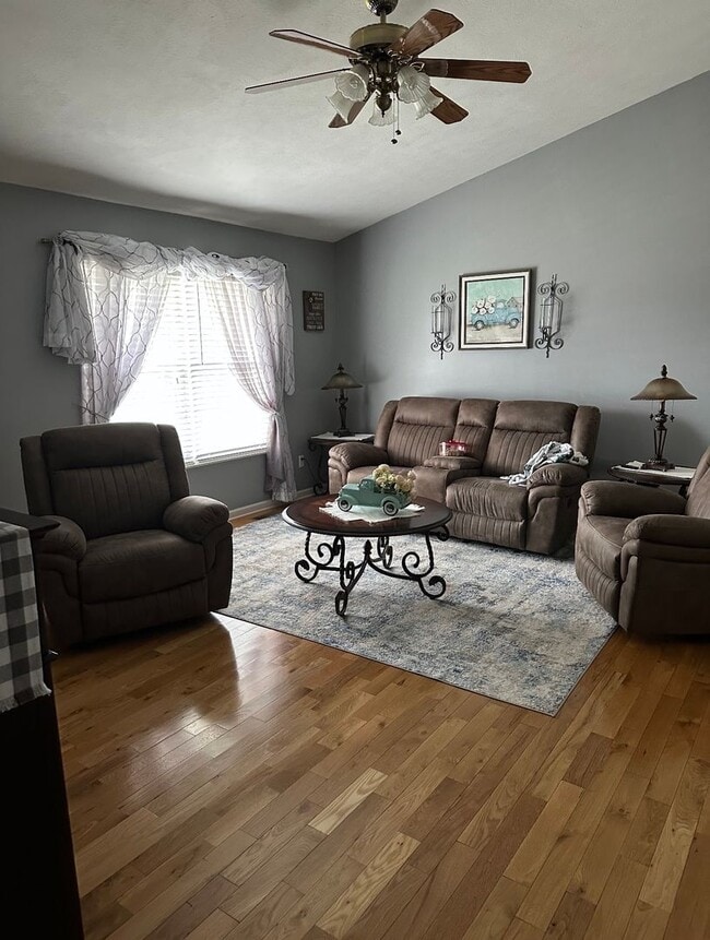 Building Photo - Rutledge 37861 - Beautifully Modernized 3 Bedroom, 2 Bath Home in Deer Ridge Subdivision! - Call ...