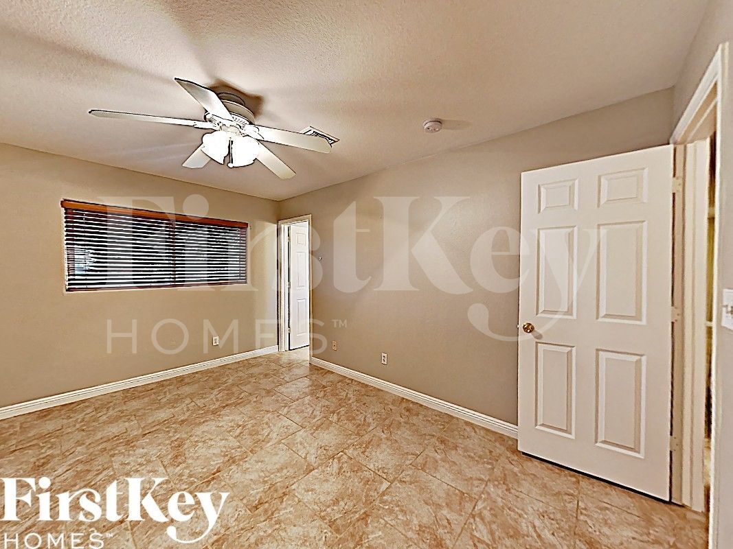 Building Photo - 5314 W Altadena Ave