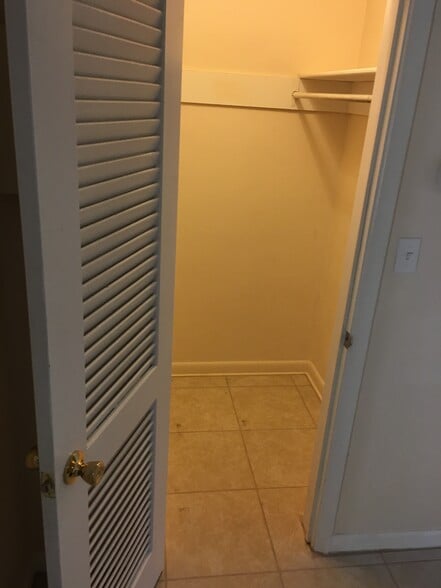 Building Photo - 3986 Edidin Dr