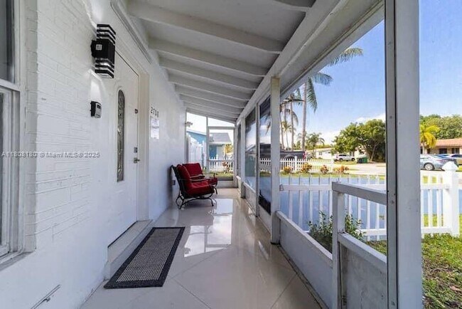 Building Photo - 2708 SW 47th St