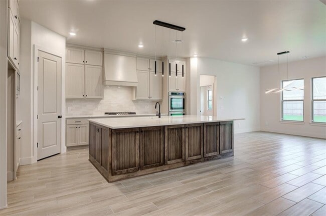 Building Photo - 4616 Maple Rdg Dr