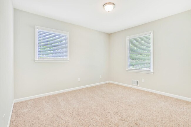 Building Photo - 6195 Cedar Wood Dr