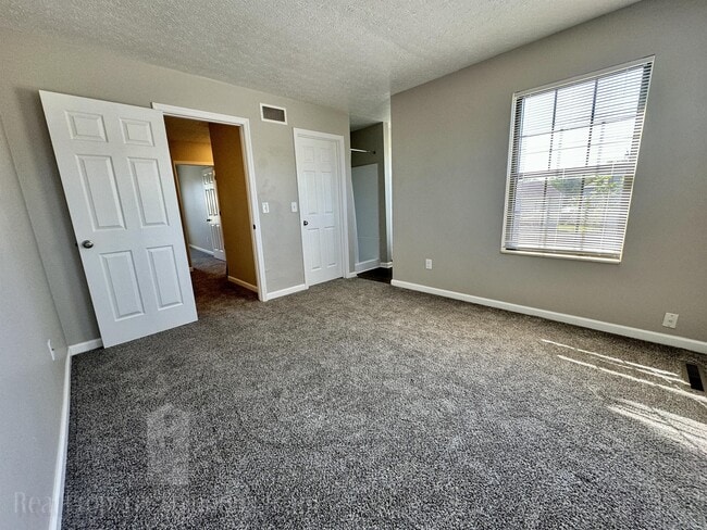 Building Photo - 2356 Sweet Creek Ct