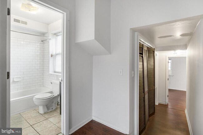 Building Photo - 240 W Girard Ave