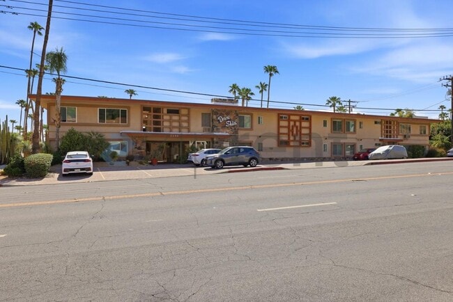Building Photo - 2290 S Palm Canyon Dr