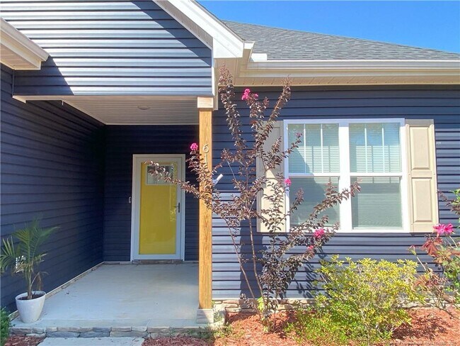 Building Photo - 616 Courtland Dr