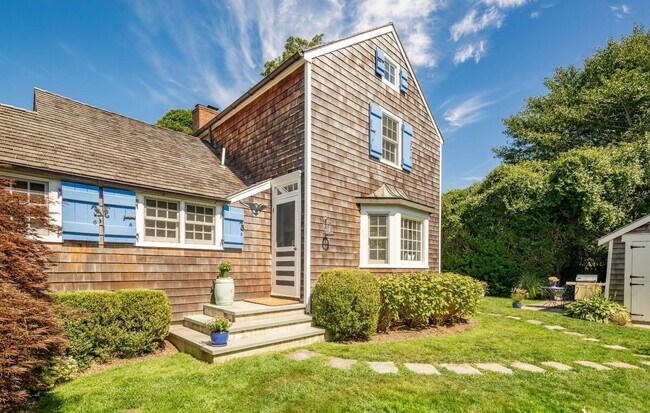 Building Photo - 156 Georgica Rd