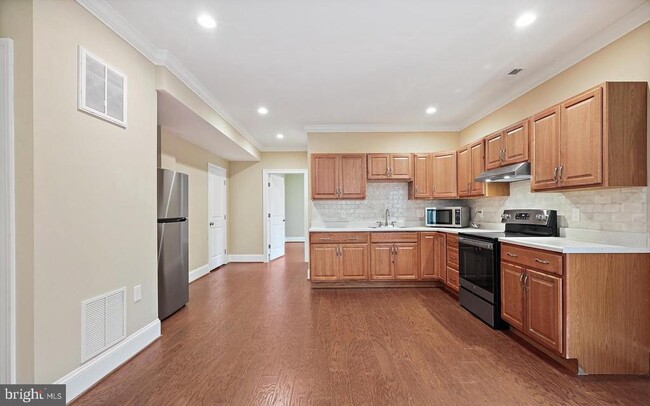 Building Photo - 7430 Howard Ct