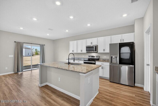 Building Photo - 14790 Cashew Ave