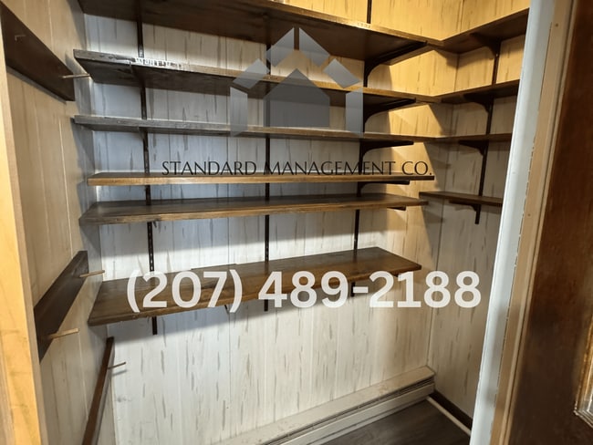 Building Photo - Well Maintained 4 Bedroom Single Family Ho...