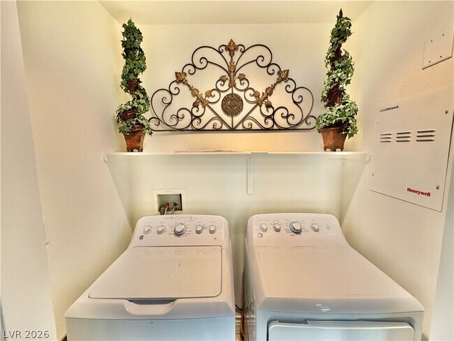 Building Photo - 399 Center Green Dr