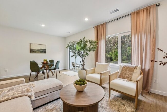 Building Photo - Brand-New Luxury Townhomes – 1st Month Fre...