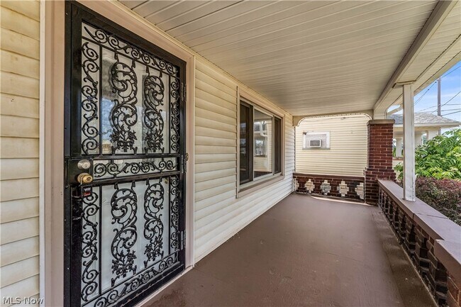 Building Photo - 6800 Kazimier Ave