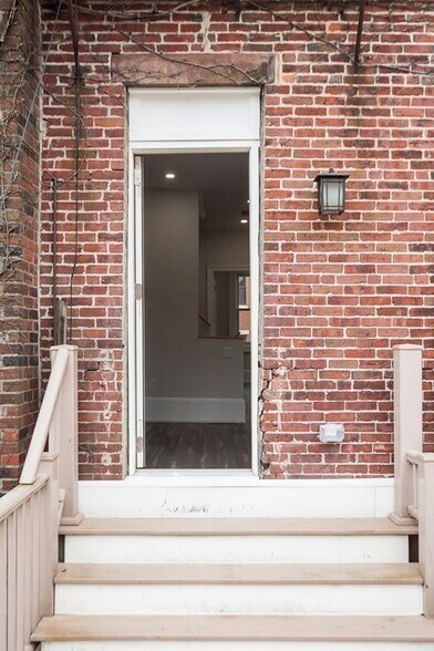 Building Photo - 45 Clarendon St