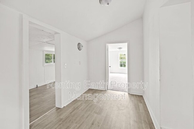Building Photo - 3230 Arlington Ave