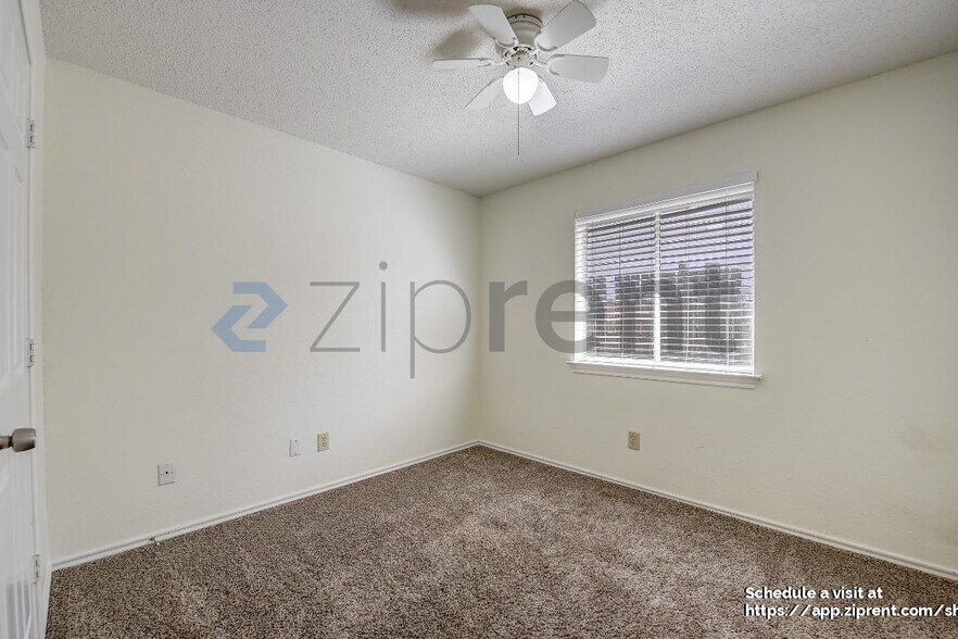 Building Photo - 1206 Hyde Park Dr