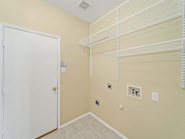 Building Photo - 8162 Robertson Dr