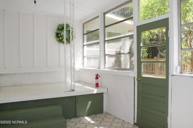 Building Photo - 275 Piney Ln