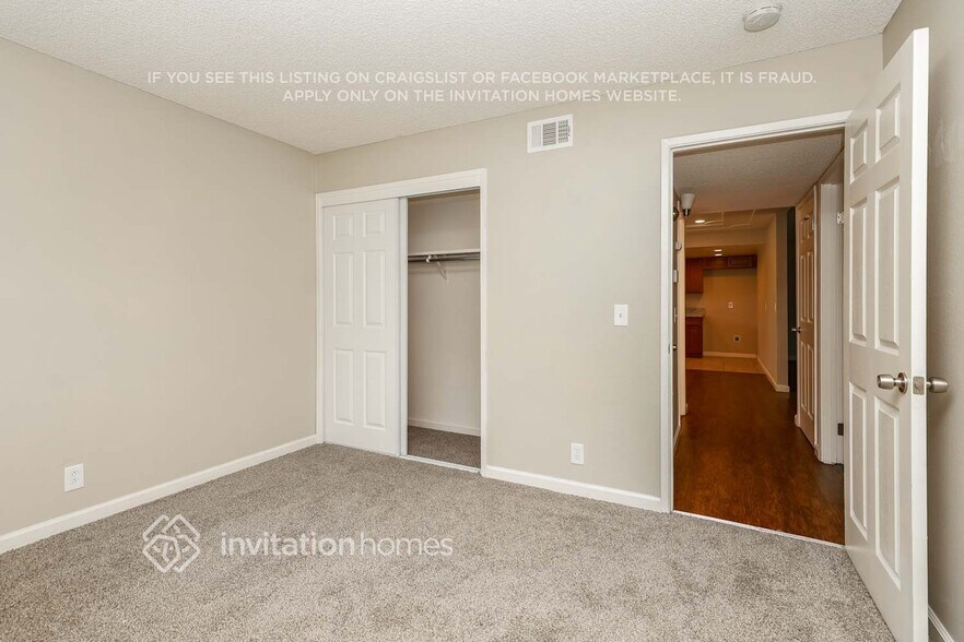 Building Photo - 563 Burlington Dr