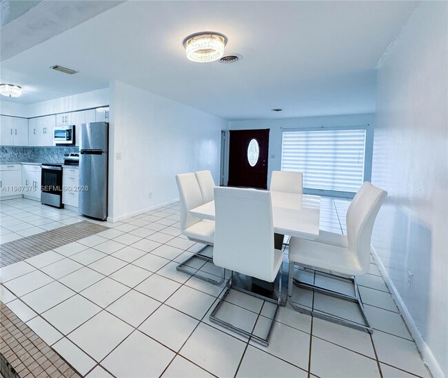 Building Photo - 1911 N 44th Ave