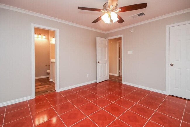 Building Photo - 15622 Thornbrook Dr