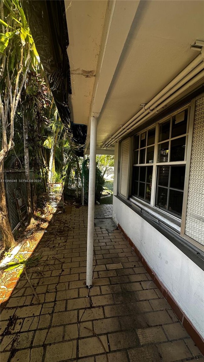 Building Photo - 732 Moffett St