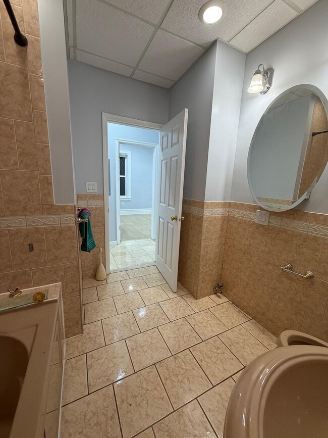 Building Photo - 154 W 33rd St