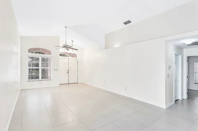 Building Photo - 13625 Admiral Ct