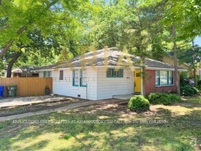 Building Photo - *AVAILABLE NOW!!* 2 Bed/2 Bath Duplex Supe...