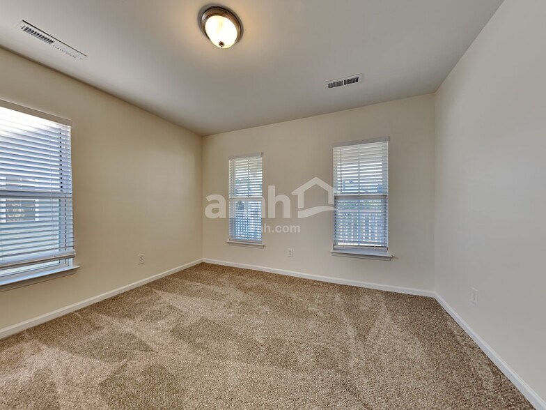 Building Photo - 306 Peters Creek Dr