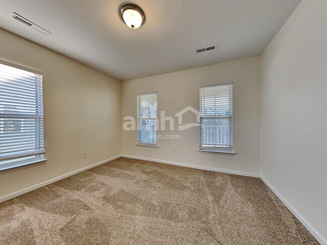 Building Photo - 306 Peters Creek Dr