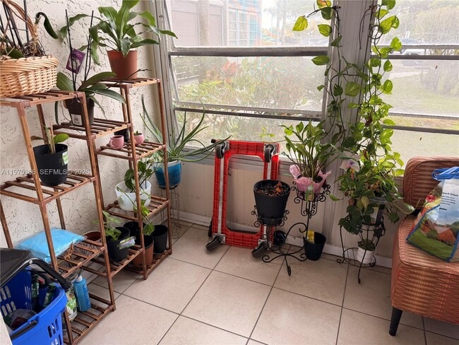 Building Photo - 1800 SW 81st Ave