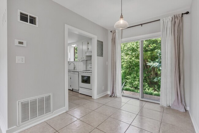 Building Photo - 622 Ermac Dr