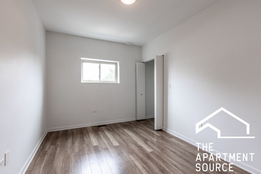 Building Photo - 2700 W North Ave