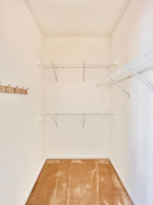 Building Photo - Welcome to the desirable Howard Square