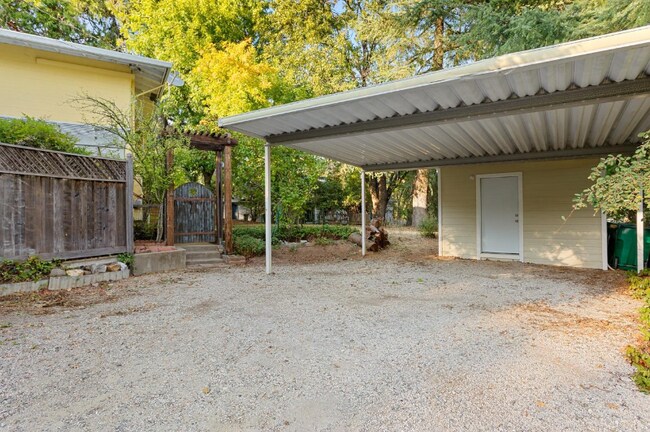 Building Photo - 3145 Sheridan St