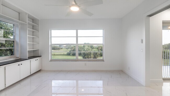 Building Photo - 3000 N Palm Aire Dr
