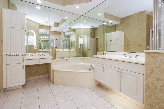 Building Photo - 2455 Sandy Cay