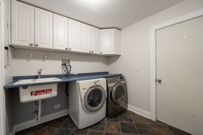 Building Photo - 1526 Carrol Ct